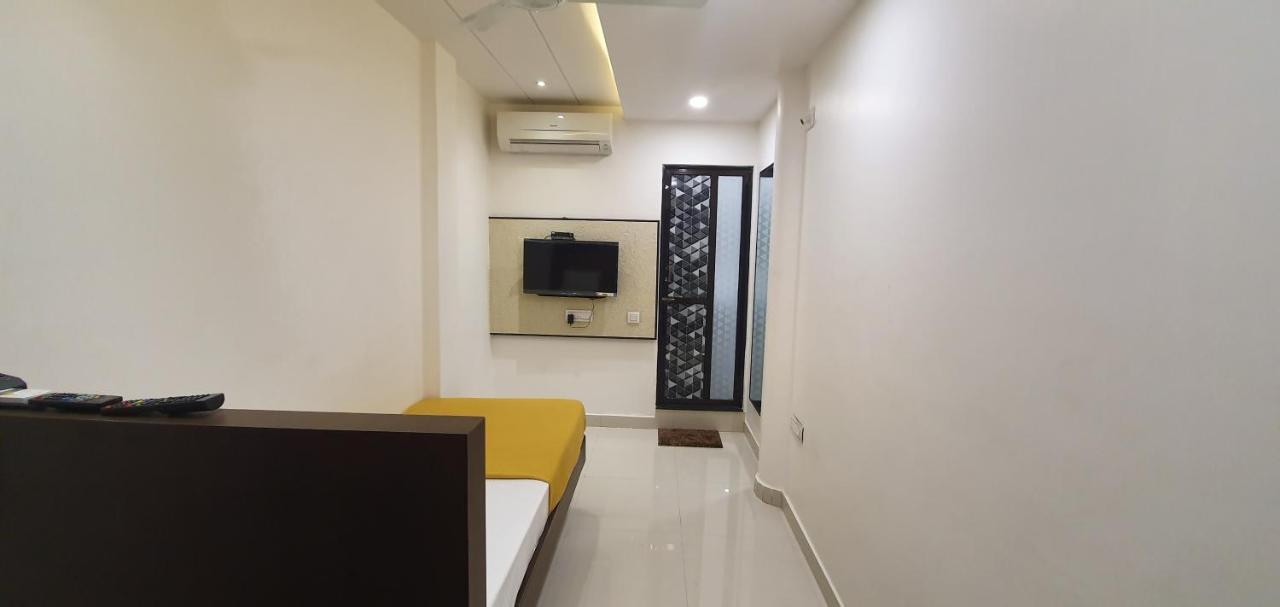 Hotel N K Bhuj Exterior foto