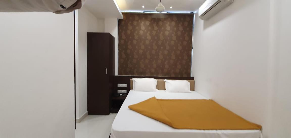 Hotel N K Bhuj Exterior foto