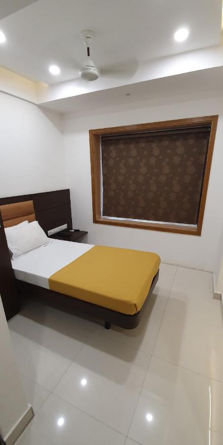 Hotel N K Bhuj Exterior foto