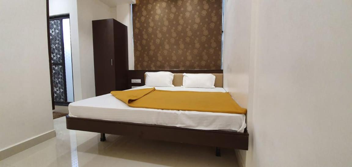 Hotel N K Bhuj Exterior foto