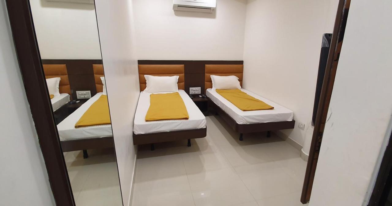 Hotel N K Bhuj Exterior foto